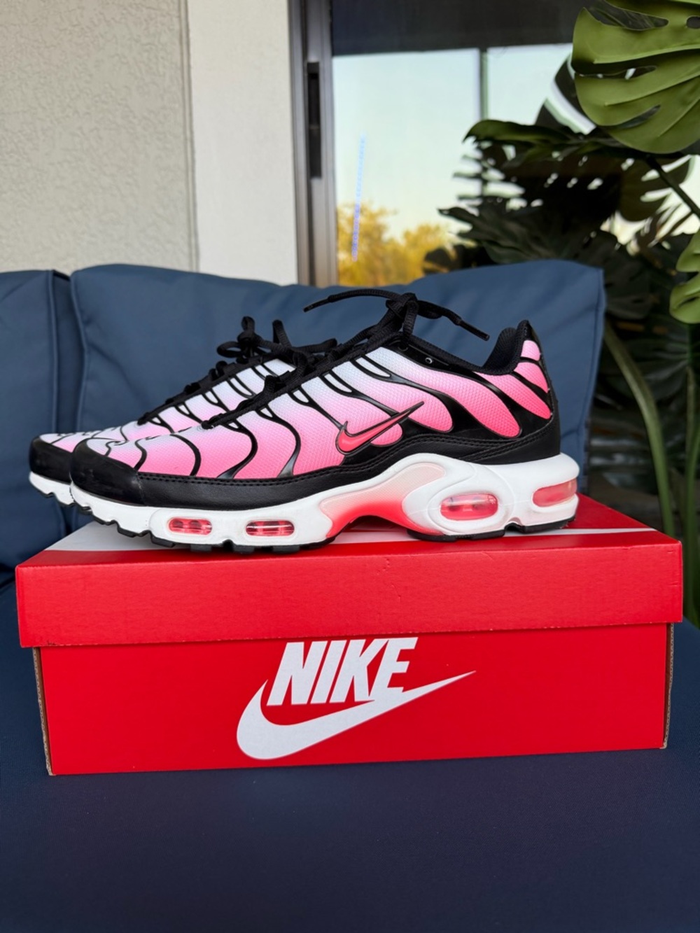 Nike Women's Pink Black Gradient Air Max-Style Sneakers